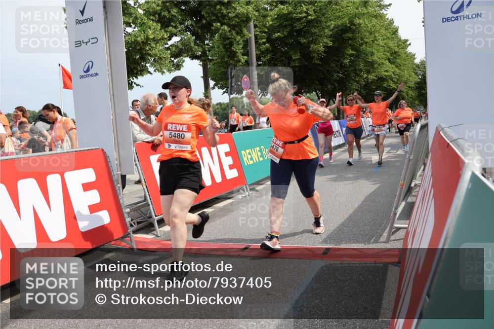 15.06.2025 - REWE Women's Run Strokosch-Dieckow http://msf.ph/oto/7937405 15.06.2025 11:11:16 Ziel 5033, 5036, 5037, 5165, 5192, 5283, 5286, 5362, 5382, 5445, 5476, 5480, 5588, 5684, 5689 meine-sportfotos.de