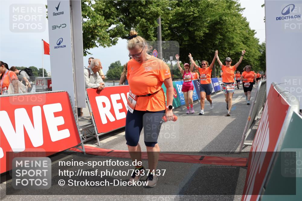 15.06.2025 - REWE Women's Run Strokosch-Dieckow http://msf.ph/oto/7937437 15.06.2025 11:11:17 Ziel 5033, 5165, 5192, 5283, 5286, 5362, 5382, 5407, 5445, 5476, 5480, 5588, 5684 meine-sportfotos.de