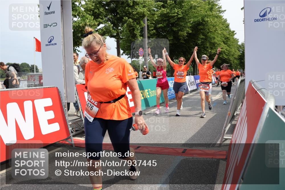 15.06.2025 - REWE Women's Run Strokosch-Dieckow http://msf.ph/oto/7937445 15.06.2025 11:11:17 Ziel 5033, 5165, 5192, 5283, 5286, 5362, 5382, 5407, 5445, 5476, 5480, 5588, 5684 meine-sportfotos.de