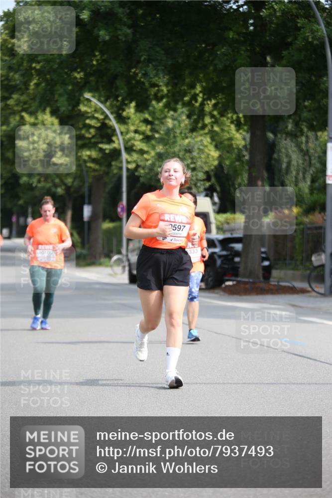 15.06.2025 - REWE Women's Run Jannik Wohlers http://msf.ph/oto/7937493 15.06.2025 09:55:23 Laufen 597 meine-sportfotos.de
