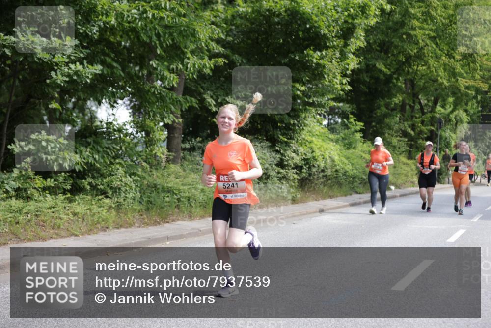 15.06.2025 - REWE Women's Run Jannik Wohlers http://msf.ph/oto/7937539 15.06.2025 10:14:05 Laufen 5241, 3612 meine-sportfotos.de