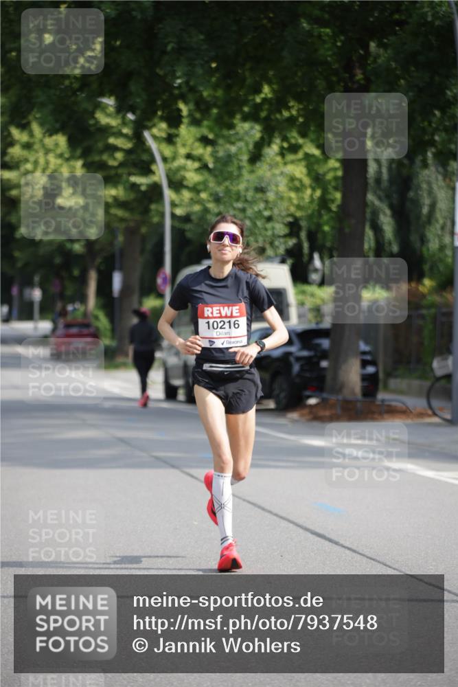 15.06.2025 - REWE Women's Run Jannik Wohlers http://msf.ph/oto/7937548 15.06.2025 08:43:29 Laufen 10216 meine-sportfotos.de