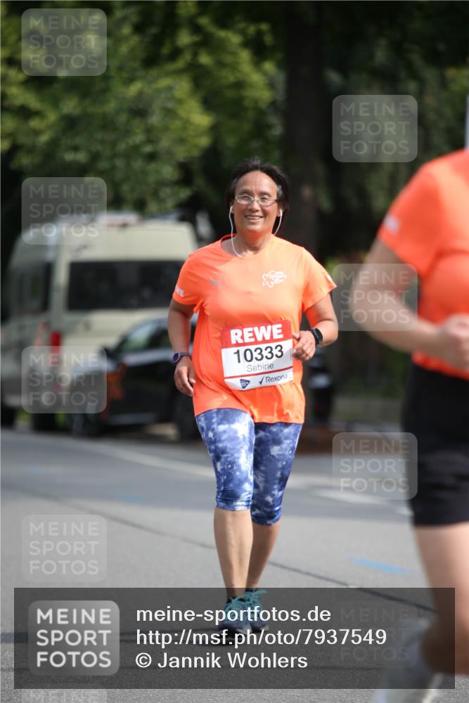 15.06.2025 - REWE Women's Run Jannik Wohlers http://msf.ph/oto/7937549 15.06.2025 09:55:24 Laufen 10333 meine-sportfotos.de