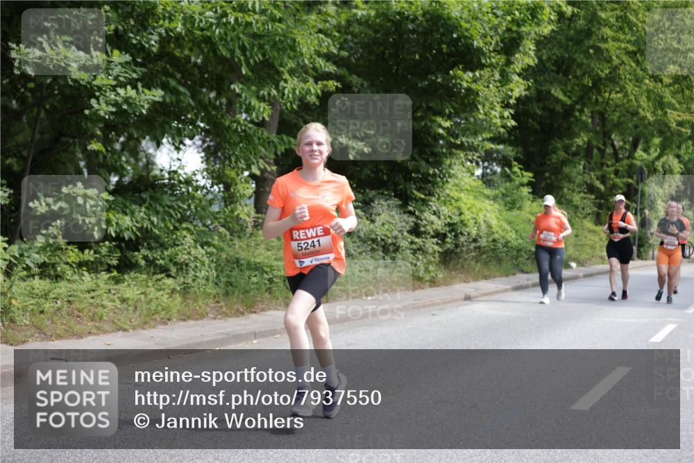 15.06.2025 - REWE Women's Run Jannik Wohlers http://msf.ph/oto/7937550 15.06.2025 10:14:05 Laufen 5241 meine-sportfotos.de