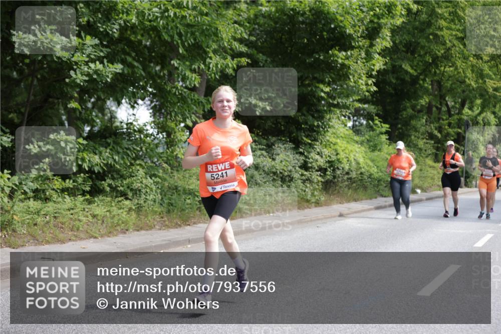 15.06.2025 - REWE Women's Run Jannik Wohlers http://msf.ph/oto/7937556 15.06.2025 10:14:05 Laufen 5241 meine-sportfotos.de