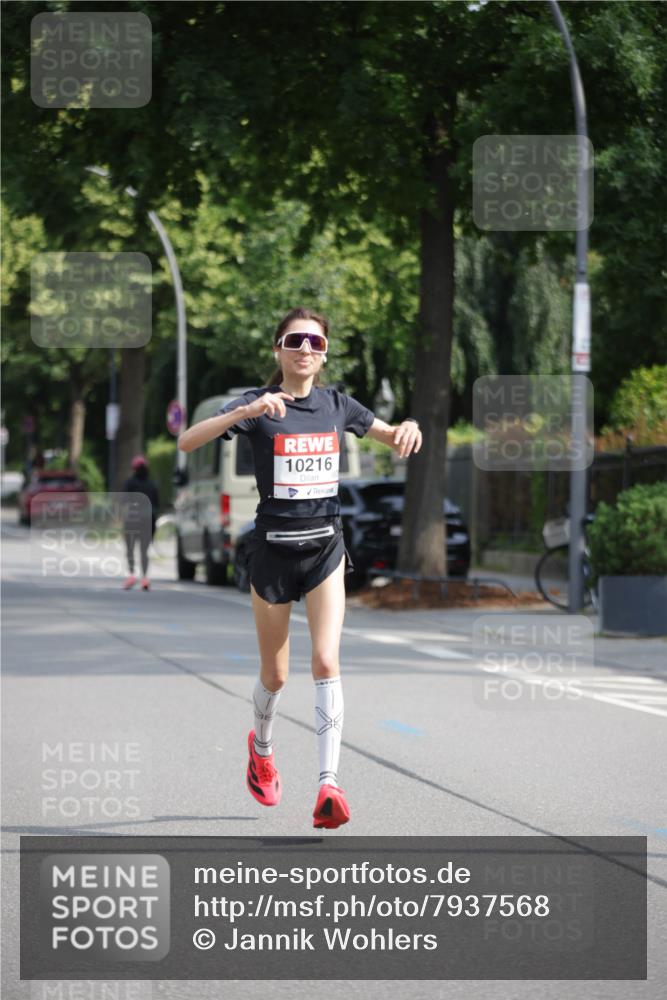 15.06.2025 - REWE Women's Run Jannik Wohlers http://msf.ph/oto/7937568 15.06.2025 08:43:29 Laufen 10216 meine-sportfotos.de