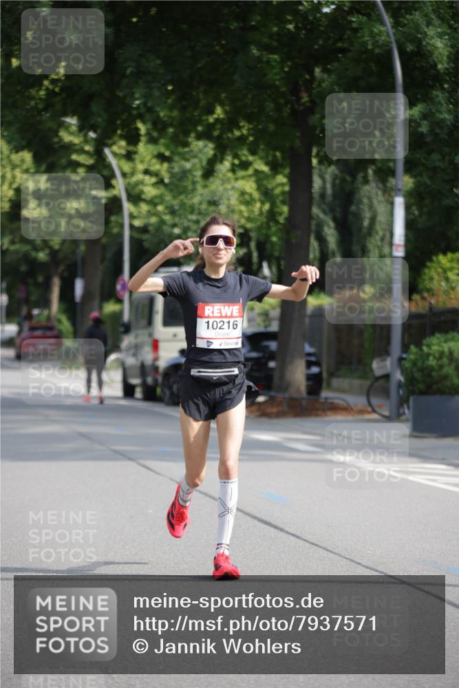 15.06.2025 - REWE Women's Run Jannik Wohlers http://msf.ph/oto/7937571 15.06.2025 08:43:29 Laufen 10216 meine-sportfotos.de