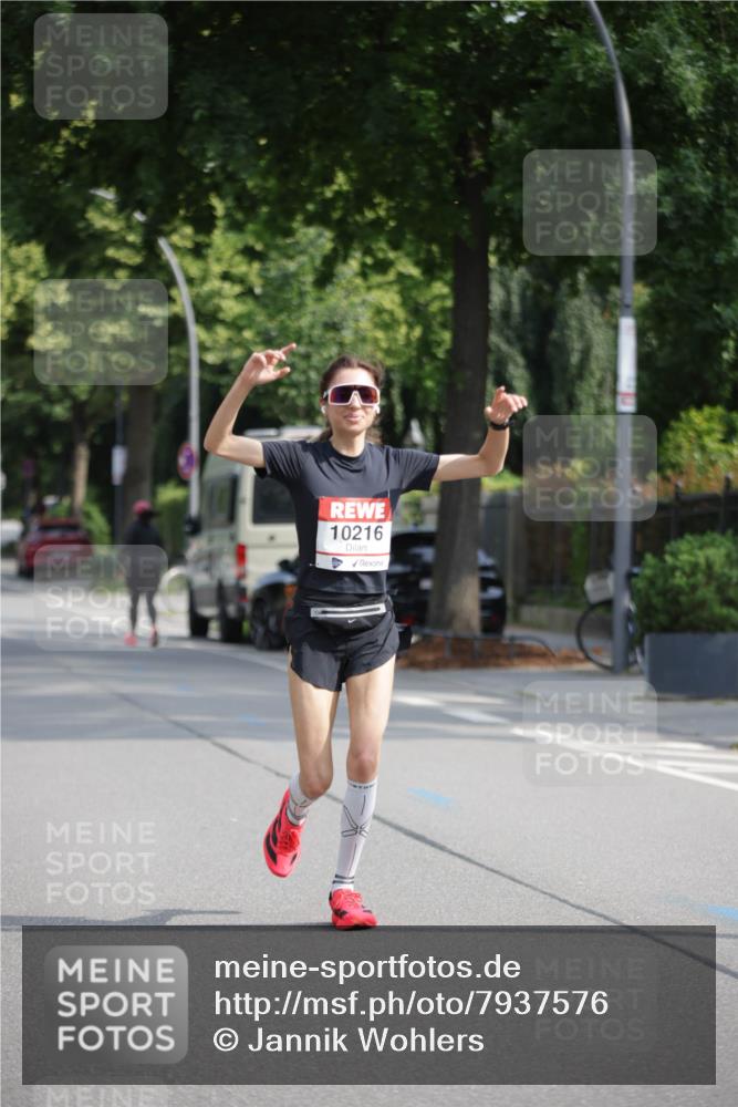 15.06.2025 - REWE Women's Run Jannik Wohlers http://msf.ph/oto/7937576 15.06.2025 08:43:29 Laufen 10216 meine-sportfotos.de