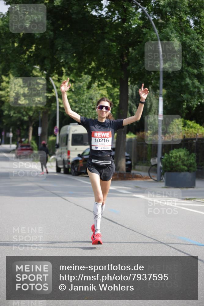 15.06.2025 - REWE Women's Run Jannik Wohlers http://msf.ph/oto/7937595 15.06.2025 08:43:29 Laufen 10216 meine-sportfotos.de
