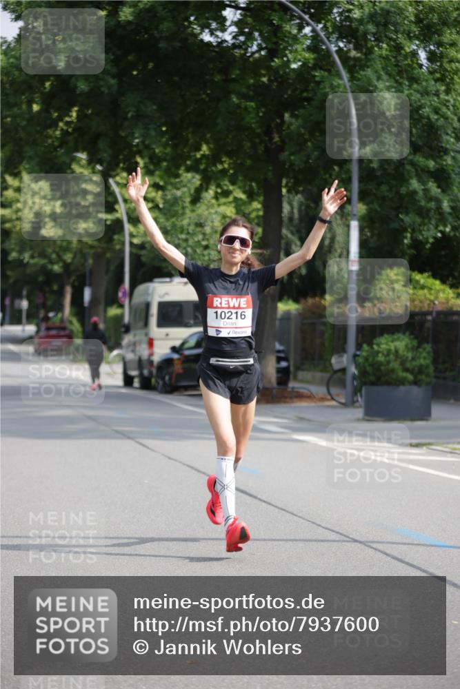 15.06.2025 - REWE Women's Run Jannik Wohlers http://msf.ph/oto/7937600 15.06.2025 08:43:29 Laufen 10216 meine-sportfotos.de