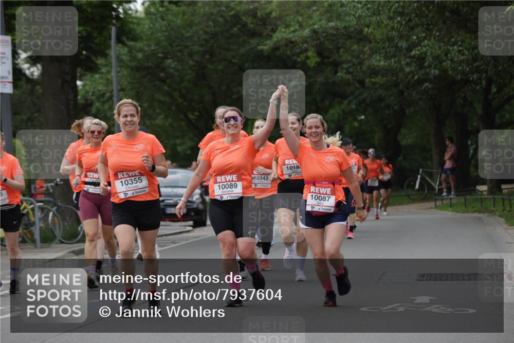 15.06.2025 - REWE Women's Run Jannik Wohlers http://msf.ph/oto/7937604 15.06.2025 08:27:02 Laufen 2425, 1050, 10355, 10089, 10343, 1018, 10087 meine-sportfotos.de