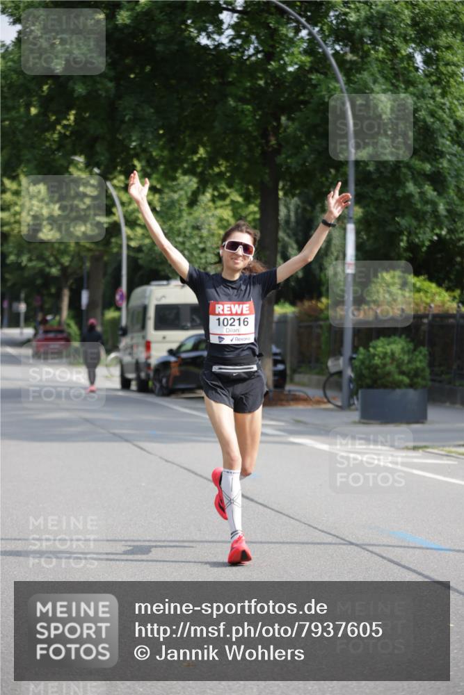 15.06.2025 - REWE Women's Run Jannik Wohlers http://msf.ph/oto/7937605 15.06.2025 08:43:29 Laufen 10216, 4 meine-sportfotos.de