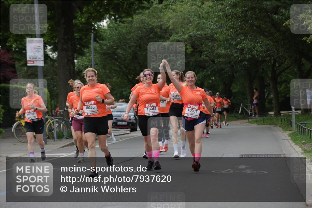 15.06.2025 - REWE Women's Run Jannik Wohlers http://msf.ph/oto/7937620 15.06.2025 08:27:02 Laufen 15, 2025, 10305, 10355, 4300, 10089, 343, 10485, 10087 meine-sportfotos.de