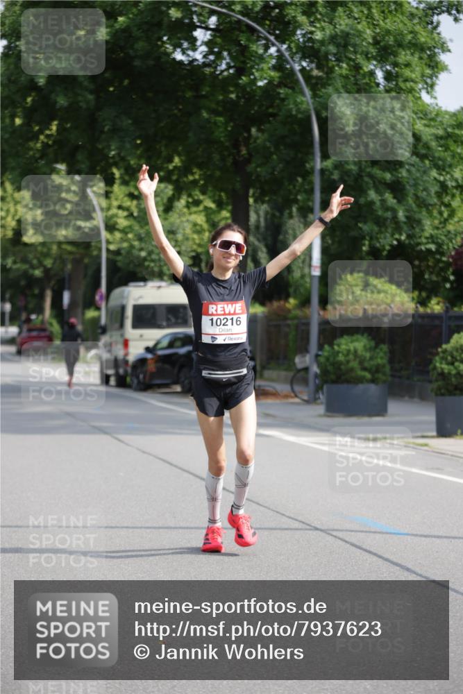 15.06.2025 - REWE Women's Run Jannik Wohlers http://msf.ph/oto/7937623 15.06.2025 08:43:29 Laufen 10216 meine-sportfotos.de