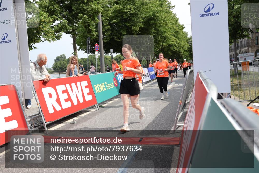 15.06.2025 - REWE Women's Run Strokosch-Dieckow http://msf.ph/oto/7937634 15.06.2025 11:11:25 Ziel 5011, 5033, 5119, 5165, 5192, 5232, 5283, 5291, 5362, 5382, 5407, 5445, 5446, 5504, 5527, 5587, 5684 meine-sportfotos.de