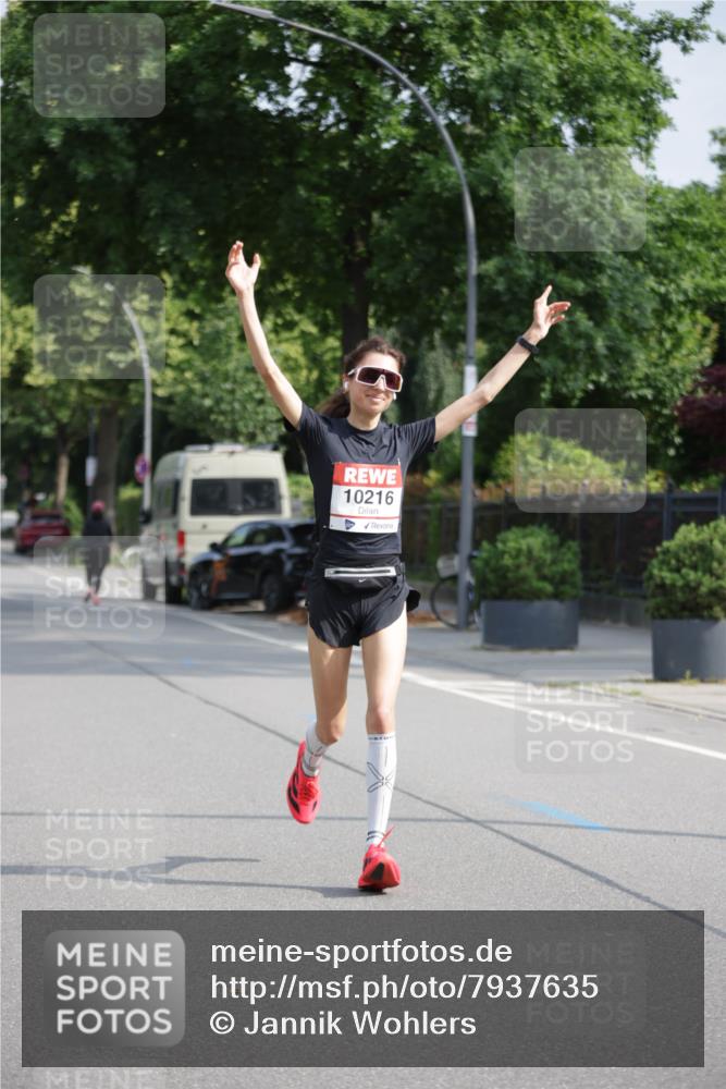 15.06.2025 - REWE Women's Run Jannik Wohlers http://msf.ph/oto/7937635 15.06.2025 08:43:30 Laufen 10216 meine-sportfotos.de