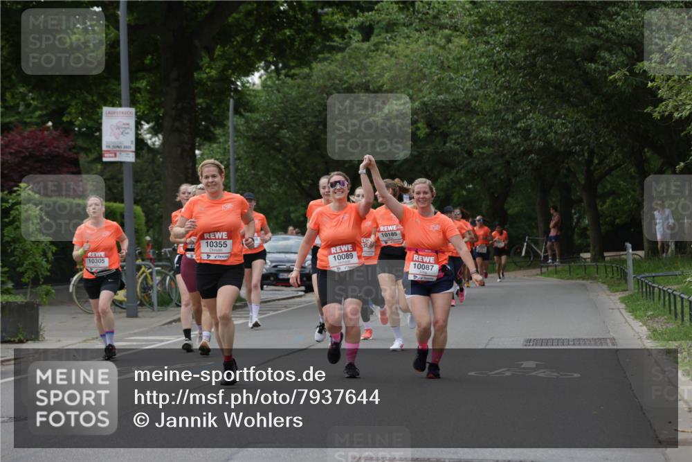 15.06.2025 - REWE Women's Run Jannik Wohlers http://msf.ph/oto/7937644 15.06.2025 08:27:02 Laufen 15, 2025, 10355, 10305, 10089, 10185, 10087 meine-sportfotos.de
