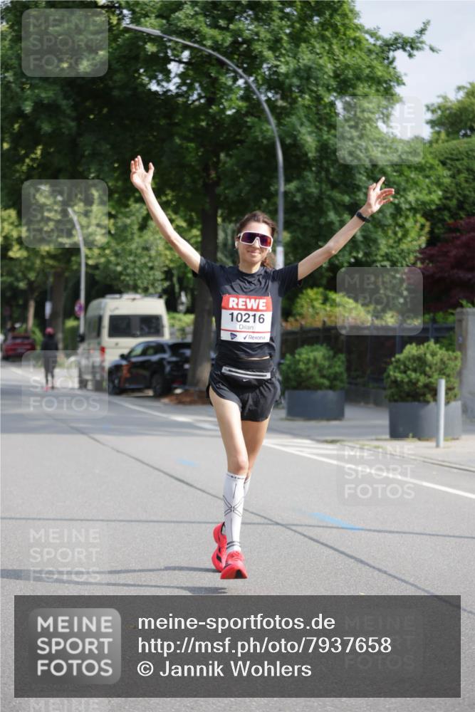 15.06.2025 - REWE Women's Run Jannik Wohlers http://msf.ph/oto/7937658 15.06.2025 08:43:30 Laufen 10216 meine-sportfotos.de