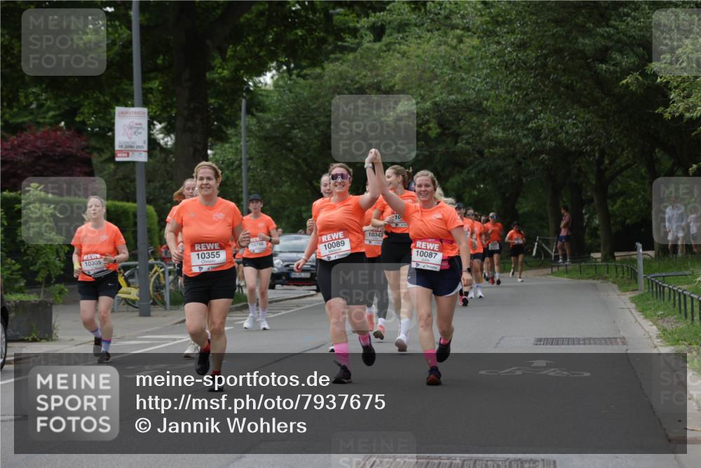 15.06.2025 - REWE Women's Run Jannik Wohlers http://msf.ph/oto/7937675 15.06.2025 08:27:02 Laufen 10305, 15, 2025, 10355, 10766, 10089, 10343, 10087 meine-sportfotos.de