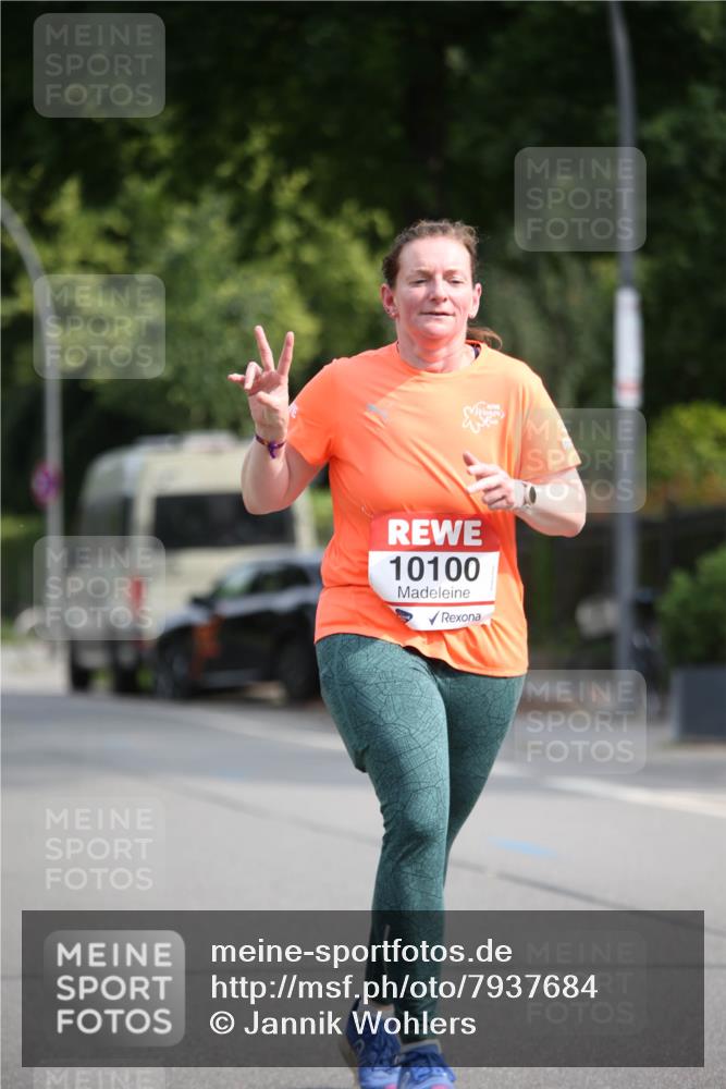 15.06.2025 - REWE Women's Run Jannik Wohlers http://msf.ph/oto/7937684 15.06.2025 09:55:27 Laufen 10100 meine-sportfotos.de