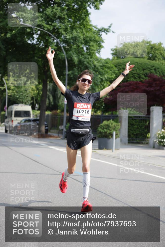 15.06.2025 - REWE Women's Run Jannik Wohlers http://msf.ph/oto/7937693 15.06.2025 08:43:30 Laufen 10216 meine-sportfotos.de
