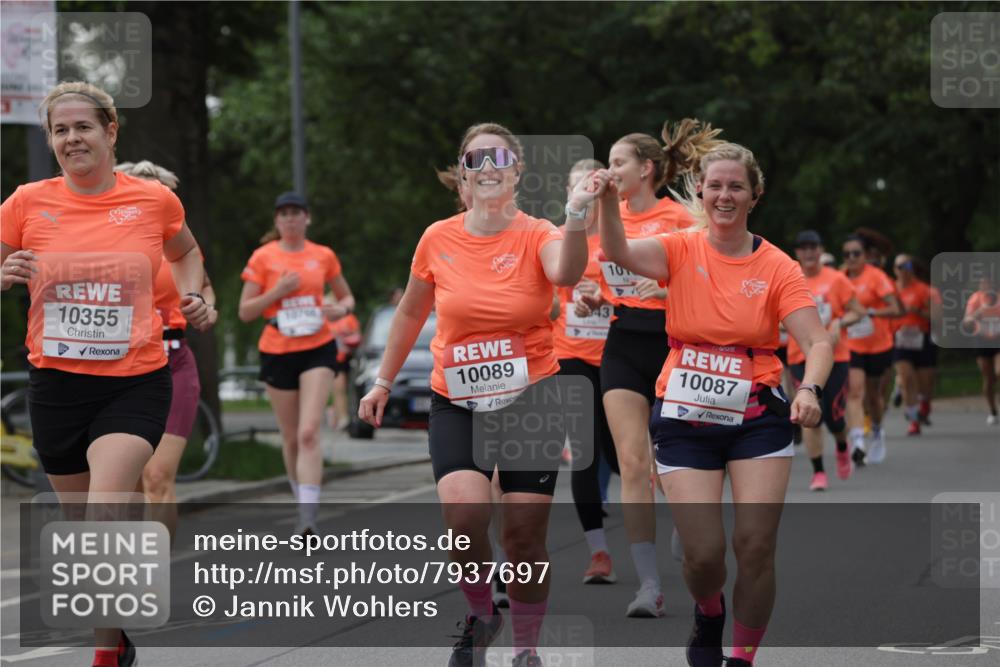 15.06.2025 - REWE Women's Run Jannik Wohlers http://msf.ph/oto/7937697 15.06.2025 08:27:03 Laufen 10355, 10794, 10089, 43, 10, 10087 meine-sportfotos.de