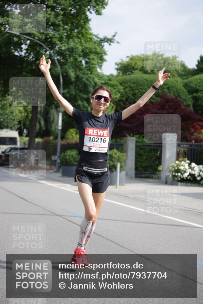 15.06.2025 - REWE Women's Run Jannik Wohlers http://msf.ph/oto/7937704 15.06.2025 08:43:30 Laufen 10216 meine-sportfotos.de