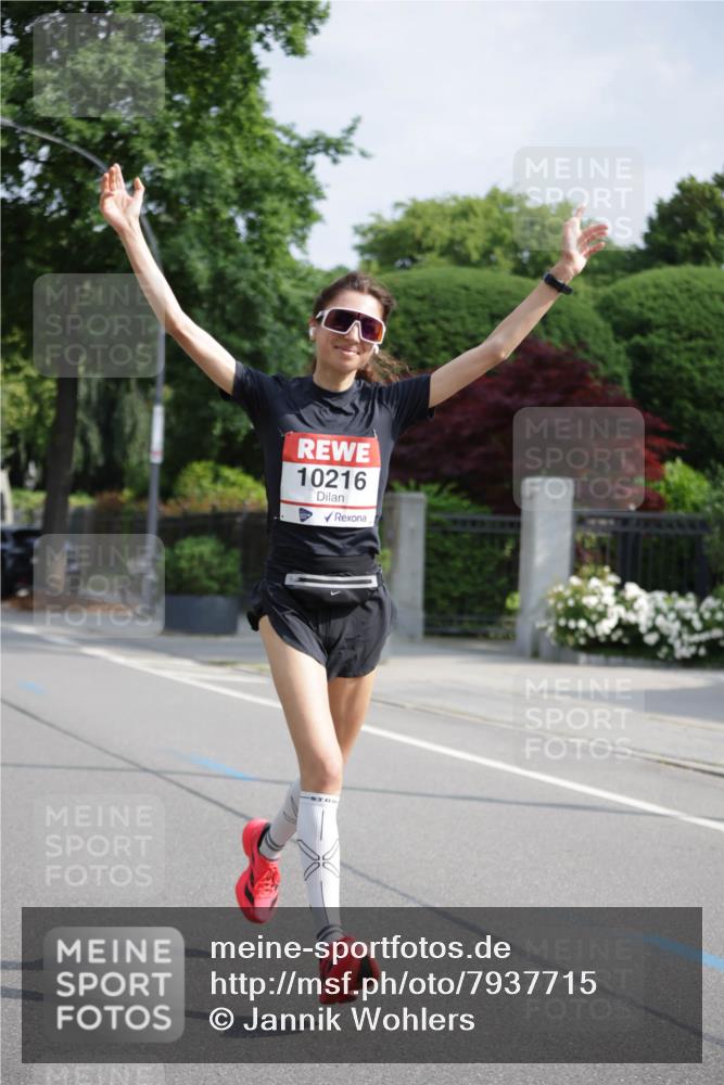 15.06.2025 - REWE Women's Run Jannik Wohlers http://msf.ph/oto/7937715 15.06.2025 08:43:30 Laufen 10216 meine-sportfotos.de