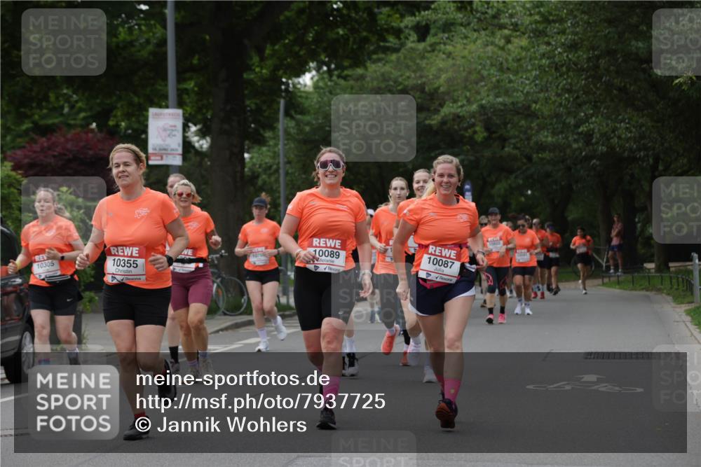 15.06.2025 - REWE Women's Run Jannik Wohlers http://msf.ph/oto/7937725 15.06.2025 08:27:03 Laufen 10305, 10355, 1076, 10089, 10087, 10622, 10641 meine-sportfotos.de