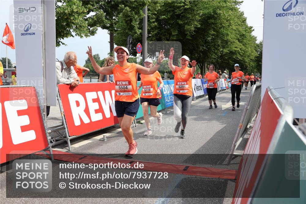 15.06.2025 - REWE Women's Run Strokosch-Dieckow http://msf.ph/oto/7937728 15.06.2025 11:11:29 Ziel 5011, 5033, 5119, 5165, 5232, 5291, 5407, 5445, 5446, 5504, 5527, 5587, 5677 meine-sportfotos.de
