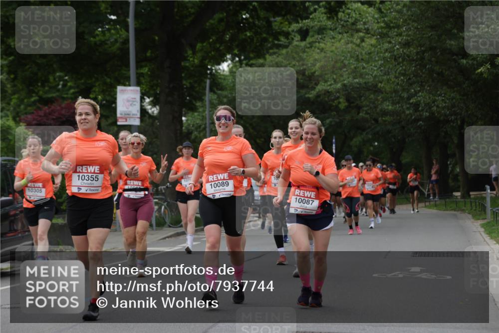15.06.2025 - REWE Women's Run Jannik Wohlers http://msf.ph/oto/7937744 15.06.2025 08:27:04 Laufen 10305, 10355, 4, 107, 1050, 10089, 10087 meine-sportfotos.de