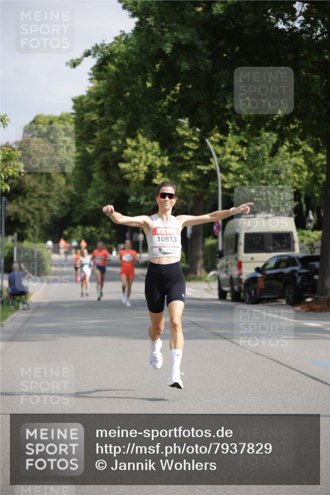 15.06.2025 - REWE Women's Run Jannik Wohlers http://msf.ph/oto/7937829 15.06.2025 08:43:39 Laufen 10813 meine-sportfotos.de