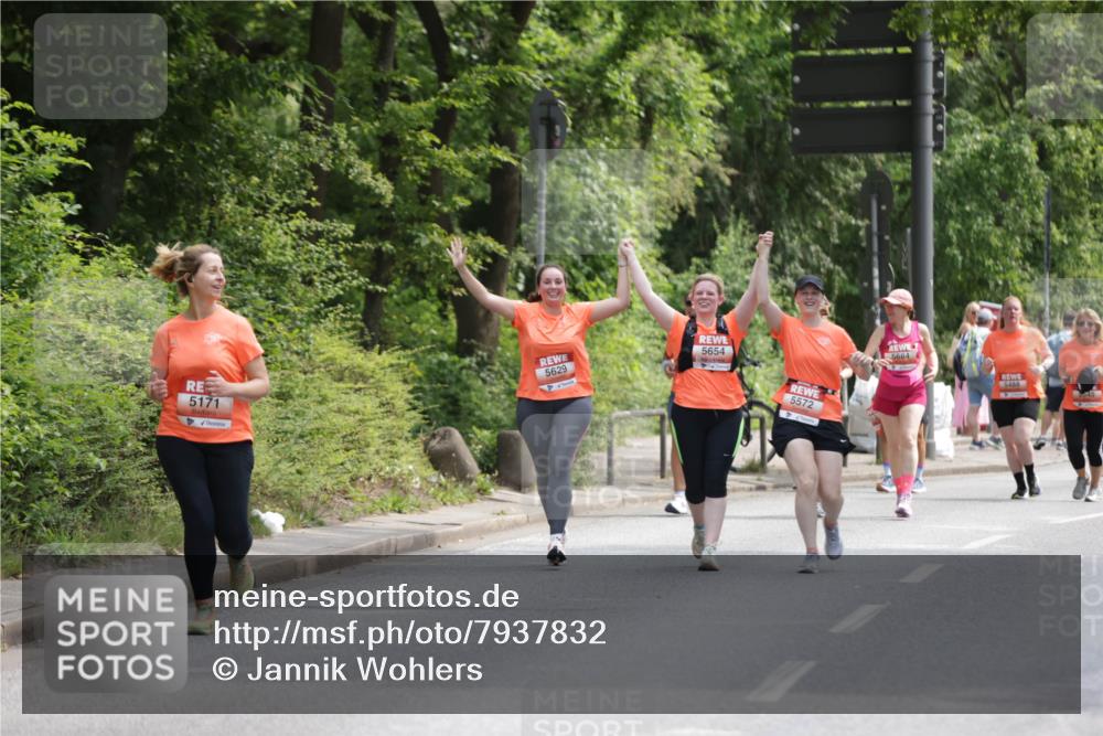 15.06.2025 - REWE Women's Run Jannik Wohlers http://msf.ph/oto/7937832 15.06.2025 10:14:16 Laufen 5171, 5654, 5629, 5572, 5684, 5488 meine-sportfotos.de