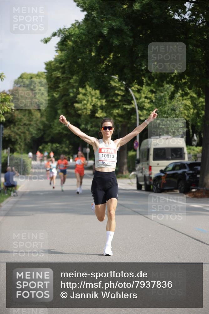 15.06.2025 - REWE Women's Run Jannik Wohlers http://msf.ph/oto/7937836 15.06.2025 08:43:39 Laufen 10813 meine-sportfotos.de