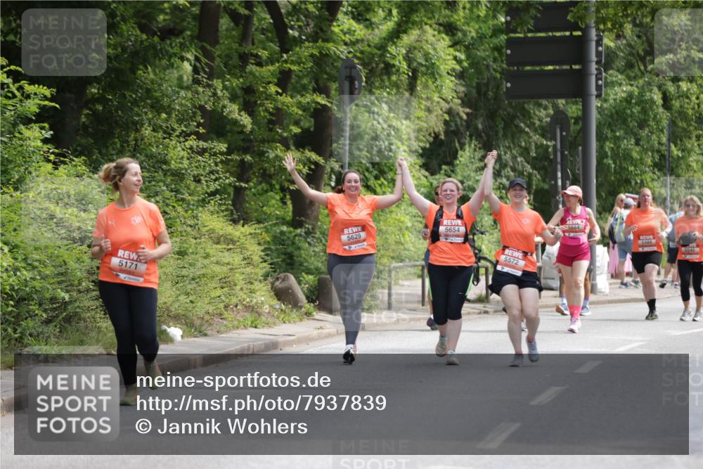15.06.2025 - REWE Women's Run Jannik Wohlers http://msf.ph/oto/7937839 15.06.2025 10:14:16 Laufen 5171, 5654, 5629, 5572, 5684, 5488, 5545 meine-sportfotos.de