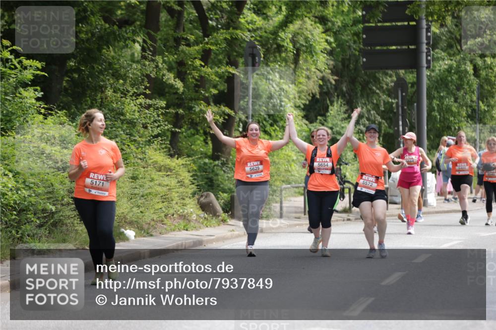 15.06.2025 - REWE Women's Run Jannik Wohlers http://msf.ph/oto/7937849 15.06.2025 10:14:16 Laufen 5629, 5171, 5654, 5572, 5684, 5488, 5545 meine-sportfotos.de