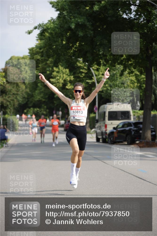 15.06.2025 - REWE Women's Run Jannik Wohlers http://msf.ph/oto/7937850 15.06.2025 08:43:39 Laufen 10813 meine-sportfotos.de