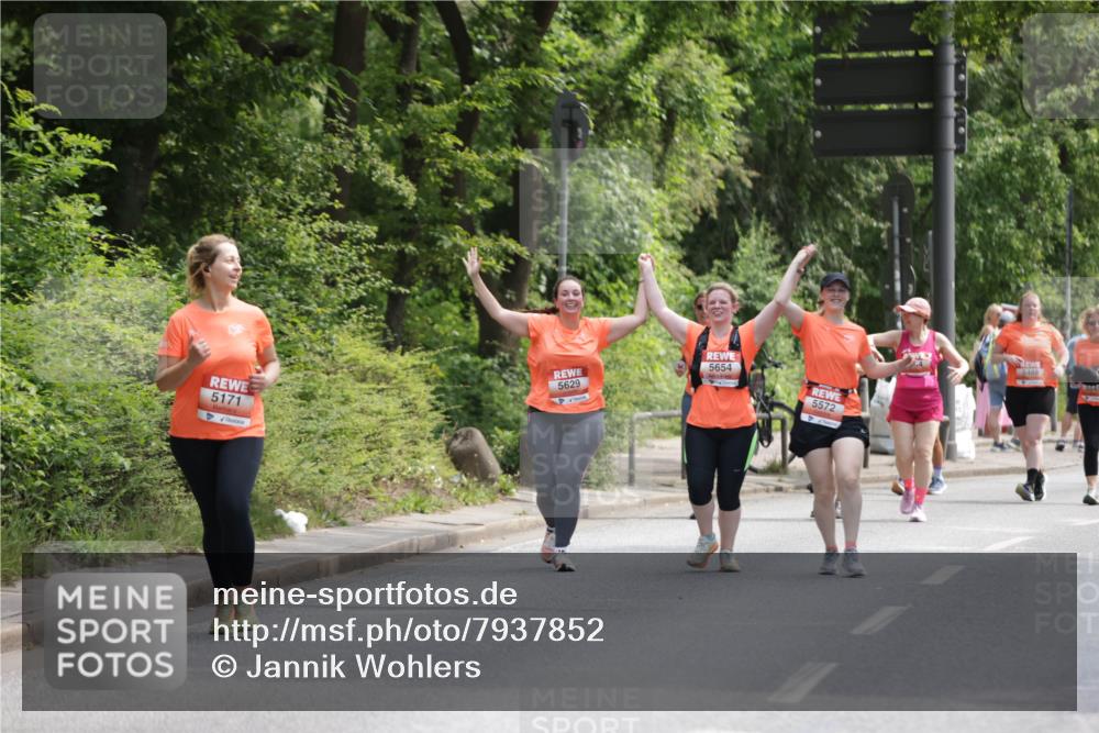 15.06.2025 - REWE Women's Run Jannik Wohlers http://msf.ph/oto/7937852 15.06.2025 10:14:16 Laufen 5171, 5629, 5654, 5572, 5488 meine-sportfotos.de