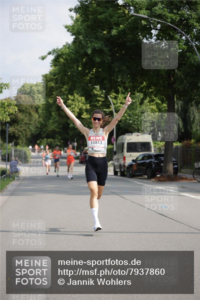15.06.2025 - REWE Women's Run Jannik Wohlers http://msf.ph/oto/7937860 15.06.2025 08:43:39 Laufen 10813 meine-sportfotos.de