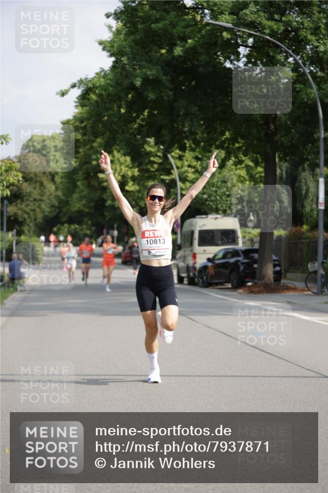 15.06.2025 - REWE Women's Run Jannik Wohlers http://msf.ph/oto/7937871 15.06.2025 08:43:40 Laufen 10813 meine-sportfotos.de