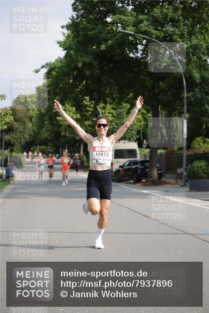 15.06.2025 - REWE Women's Run Jannik Wohlers http://msf.ph/oto/7937896 15.06.2025 08:43:40 Laufen 10813 meine-sportfotos.de