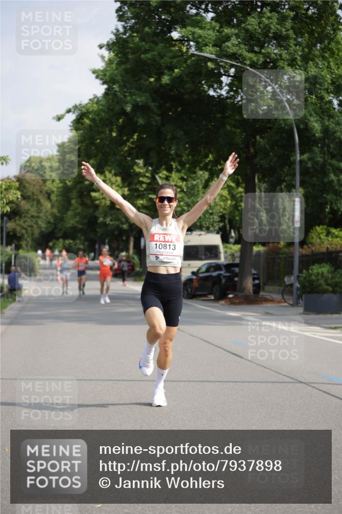 15.06.2025 - REWE Women's Run Jannik Wohlers http://msf.ph/oto/7937898 15.06.2025 08:43:40 Laufen 10813 meine-sportfotos.de