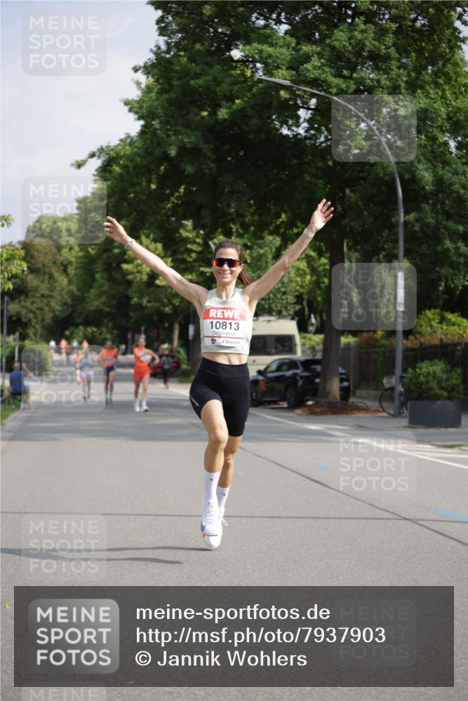 15.06.2025 - REWE Women's Run Jannik Wohlers http://msf.ph/oto/7937903 15.06.2025 08:43:40 Laufen 10813 meine-sportfotos.de