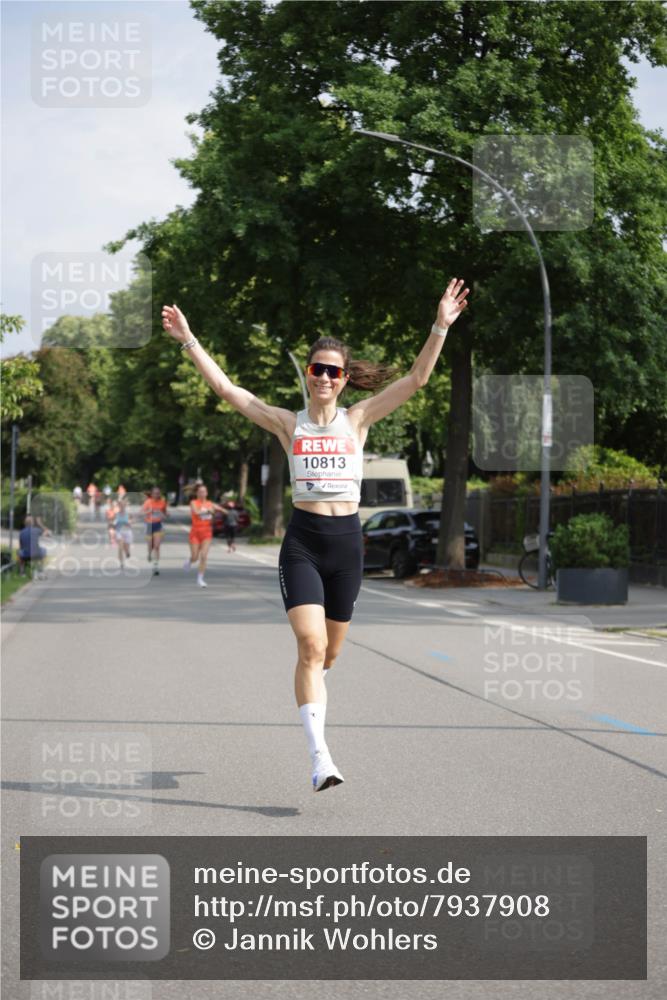 15.06.2025 - REWE Women's Run Jannik Wohlers http://msf.ph/oto/7937908 15.06.2025 08:43:40 Laufen 10813 meine-sportfotos.de