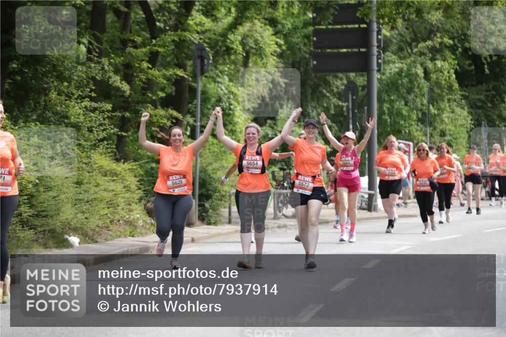 15.06.2025 - REWE Women's Run Jannik Wohlers http://msf.ph/oto/7937914 15.06.2025 10:14:17 Laufen 71, 5629, 5654, 5572, 5684, 5488, 5545 meine-sportfotos.de