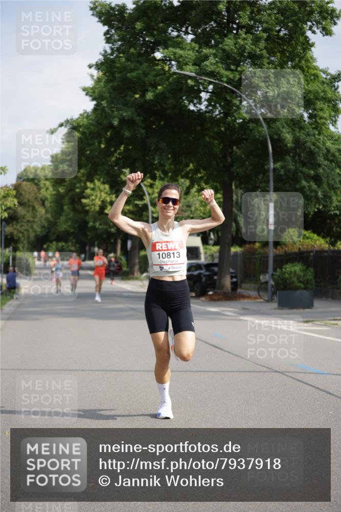15.06.2025 - REWE Women's Run Jannik Wohlers http://msf.ph/oto/7937918 15.06.2025 08:43:40 Laufen 10813 meine-sportfotos.de