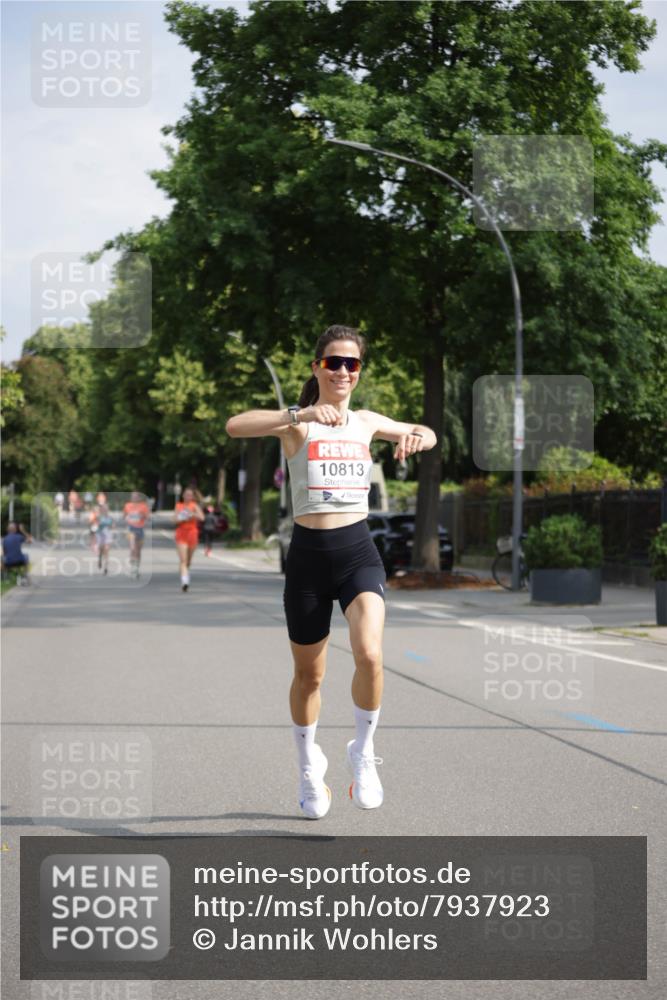 15.06.2025 - REWE Women's Run Jannik Wohlers http://msf.ph/oto/7937923 15.06.2025 08:43:40 Laufen 10813 meine-sportfotos.de