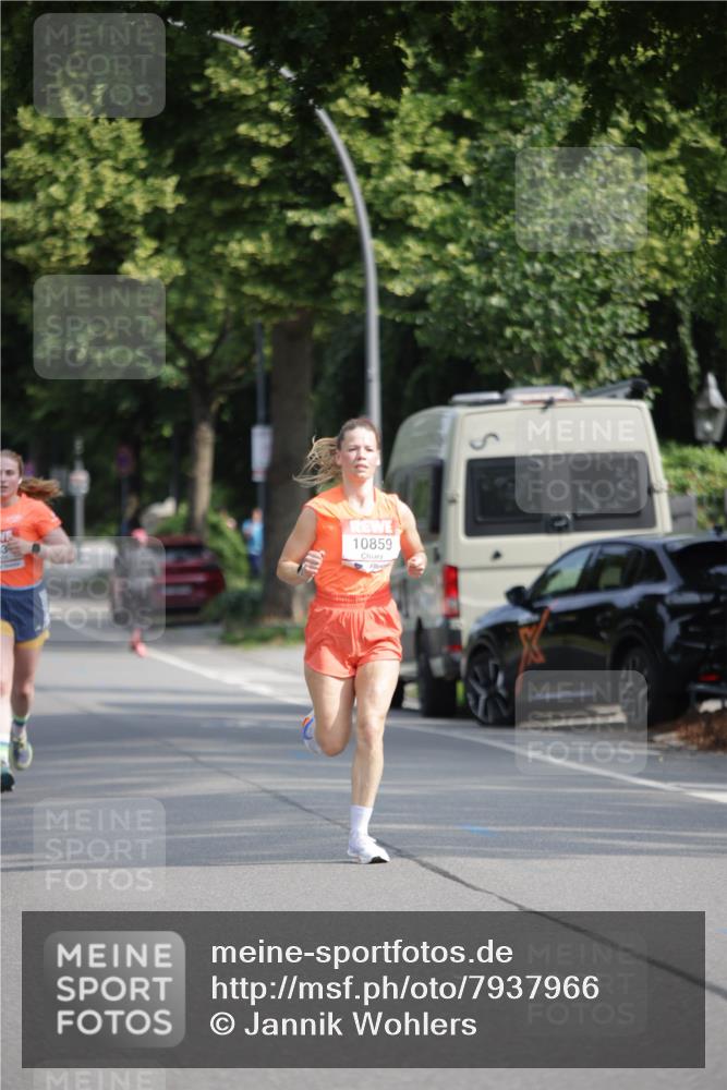 15.06.2025 - REWE Women's Run Jannik Wohlers http://msf.ph/oto/7937966 15.06.2025 08:43:43 Laufen 10859 meine-sportfotos.de