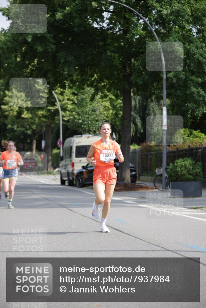 15.06.2025 - REWE Women's Run Jannik Wohlers http://msf.ph/oto/7937984 15.06.2025 08:43:45 Laufen 10859 meine-sportfotos.de