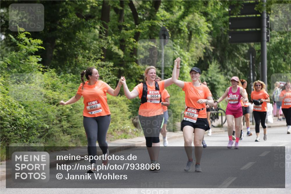 15.06.2025 - REWE Women's Run Jannik Wohlers http://msf.ph/oto/7938066 15.06.2025 10:14:20 Laufen 5629, 5654, 5572, 5684 meine-sportfotos.de